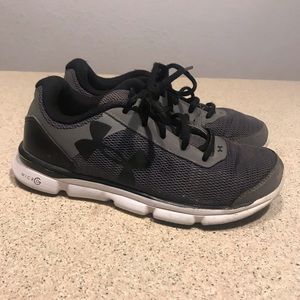 Under Armour tennis shoes. Size 4Y.